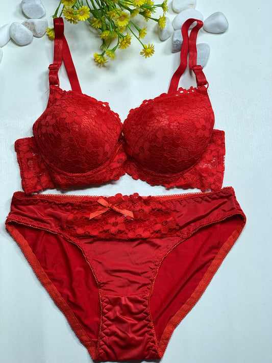 ❤️ Passion Red Lace Lingerie Set – Padded Bra & Matching Panty